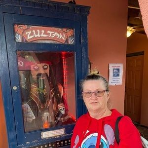 Meet your Posher, Carla